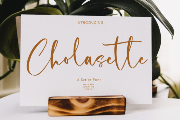 Cholasette Script: A Versatile Font for Creative Projects